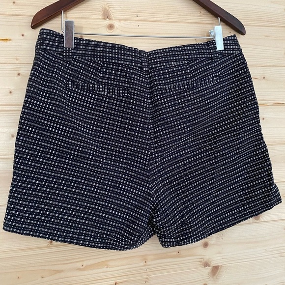 LIZ CLAIBORNE Women's Size 10 Petite Black & White Stitched Patterned Sh… - Picture 2 of 8